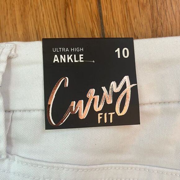 NWT Royalty White Curvy Fit Ultra High Ankle Jeans - Picture 8 of 9